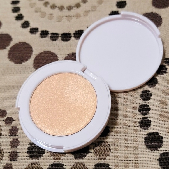 Coloured Raine Focal Point Glowlighters Highlighter in Selfie 3.5g - Picture 1 of 4